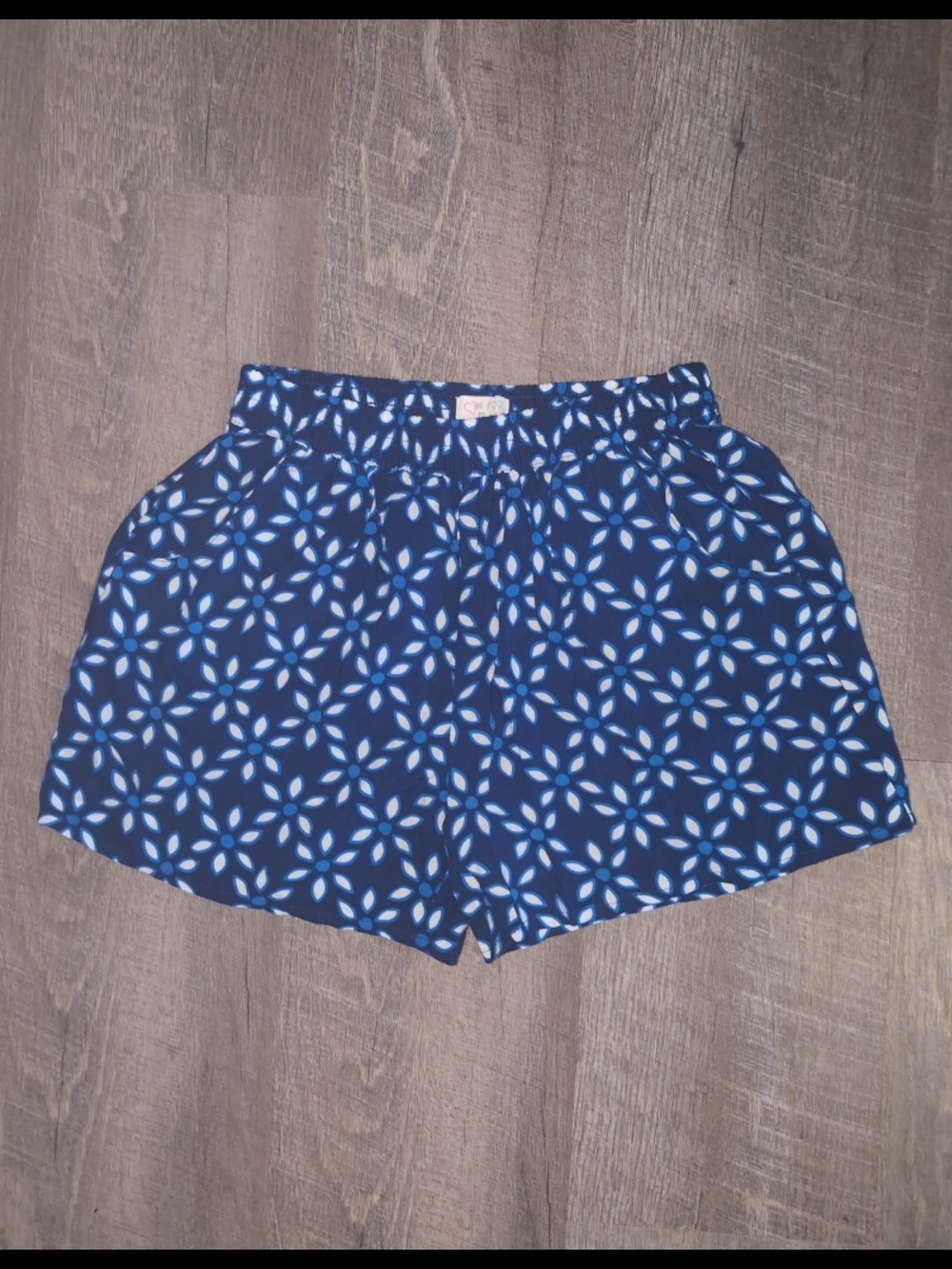 NWT- Girls size 7/8 blue flower shorts with pockets- silky and lightweight!